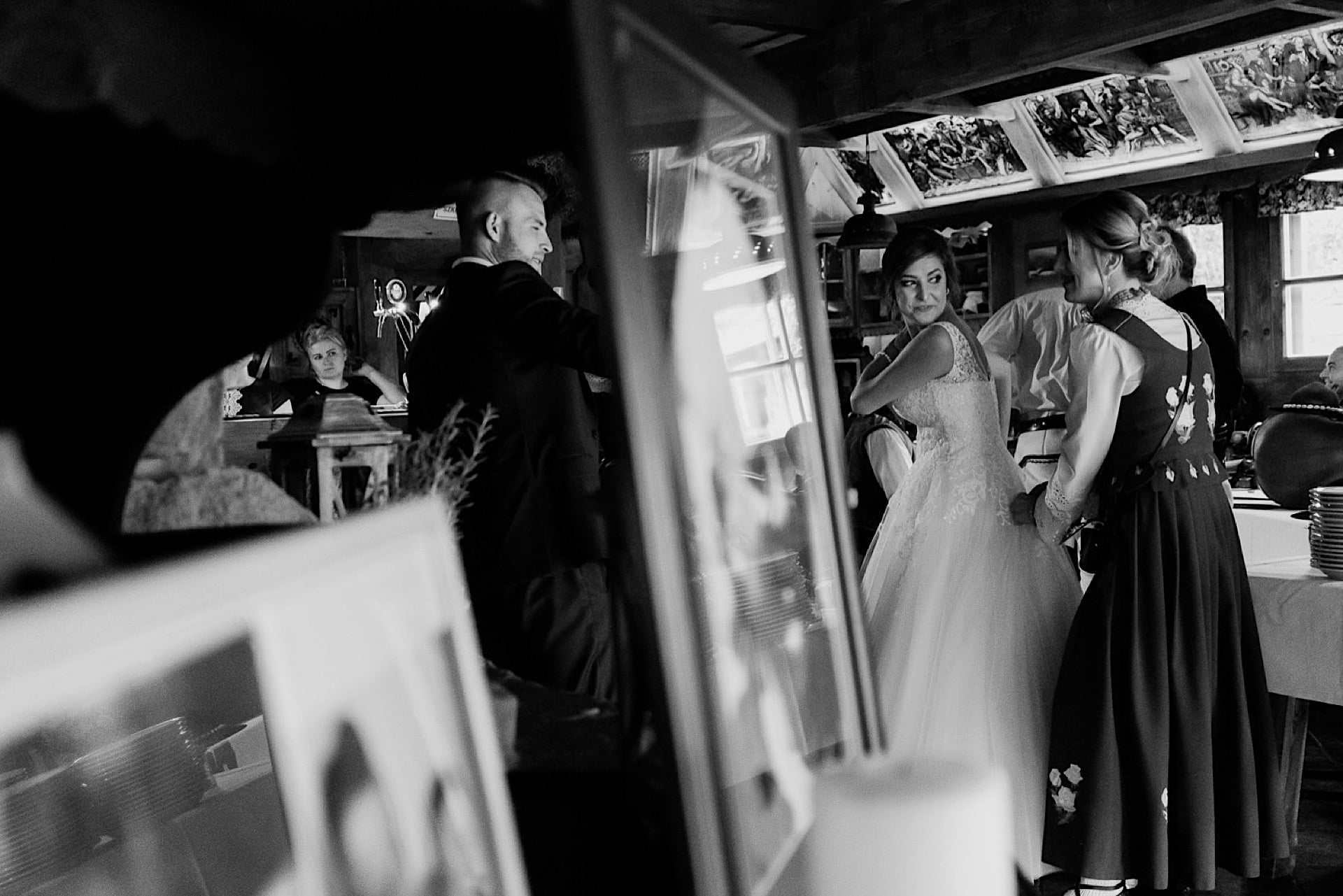 1december 06 2019 12