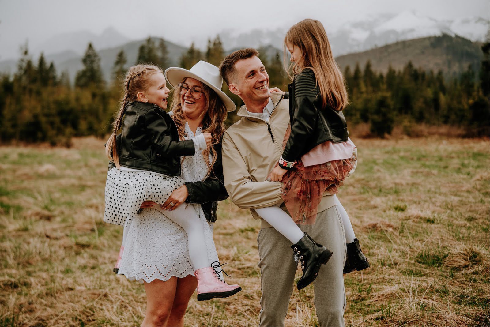 Sesja rodzinna Zakopane - Sesja rodzinna w plenerze w górach w 2022 roku 161 06 A9M04972 Exposure 1