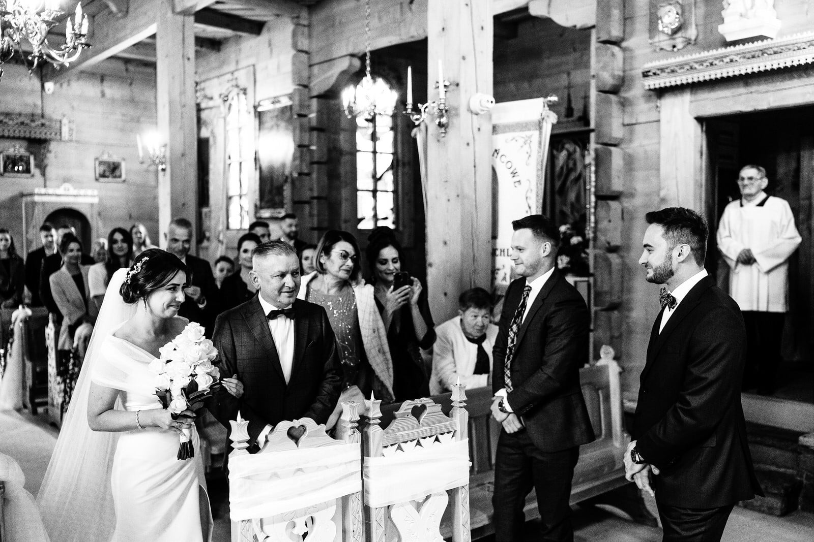 A9M03173-Exposure 9 Kościół NMP Królowej w Murzasichlu Ślub