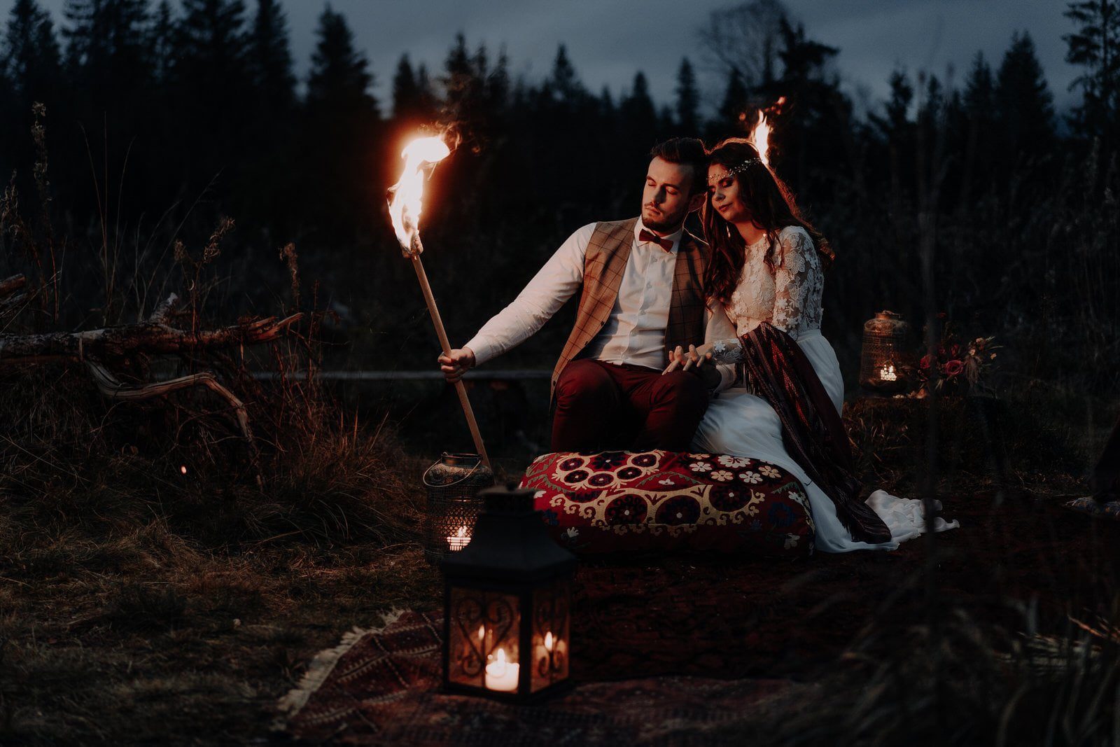 ślub plenerowy chilooyt pochodnie